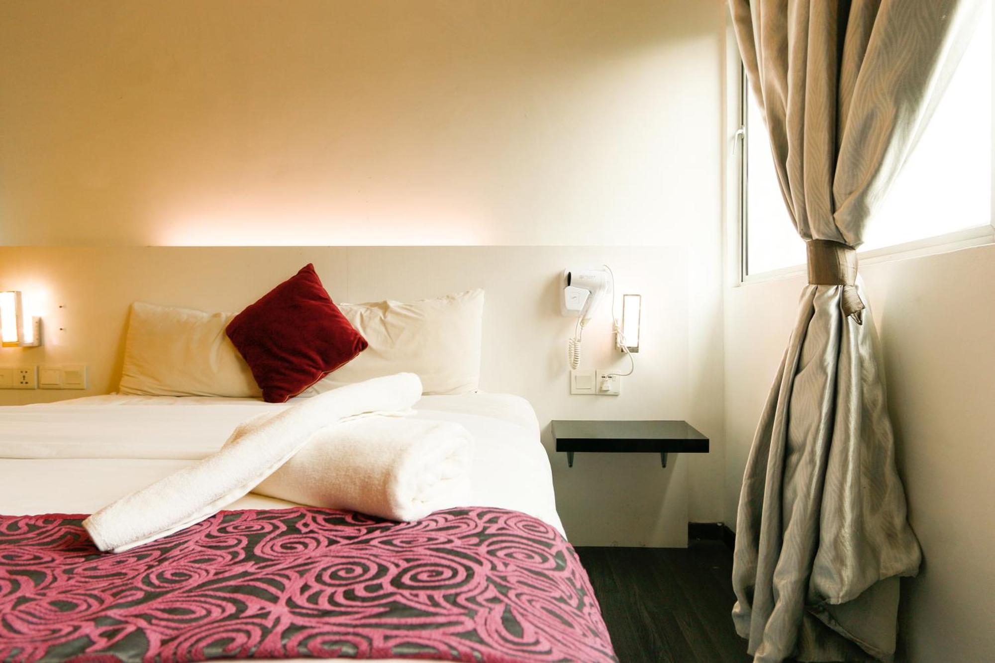 Deluxe Queen Room